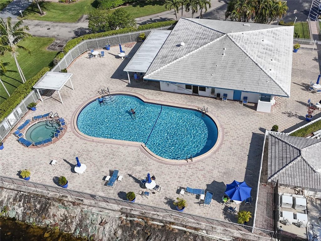 Image 28 of property listing at 1331 Campanelli Dr, Plantation, FL 33322