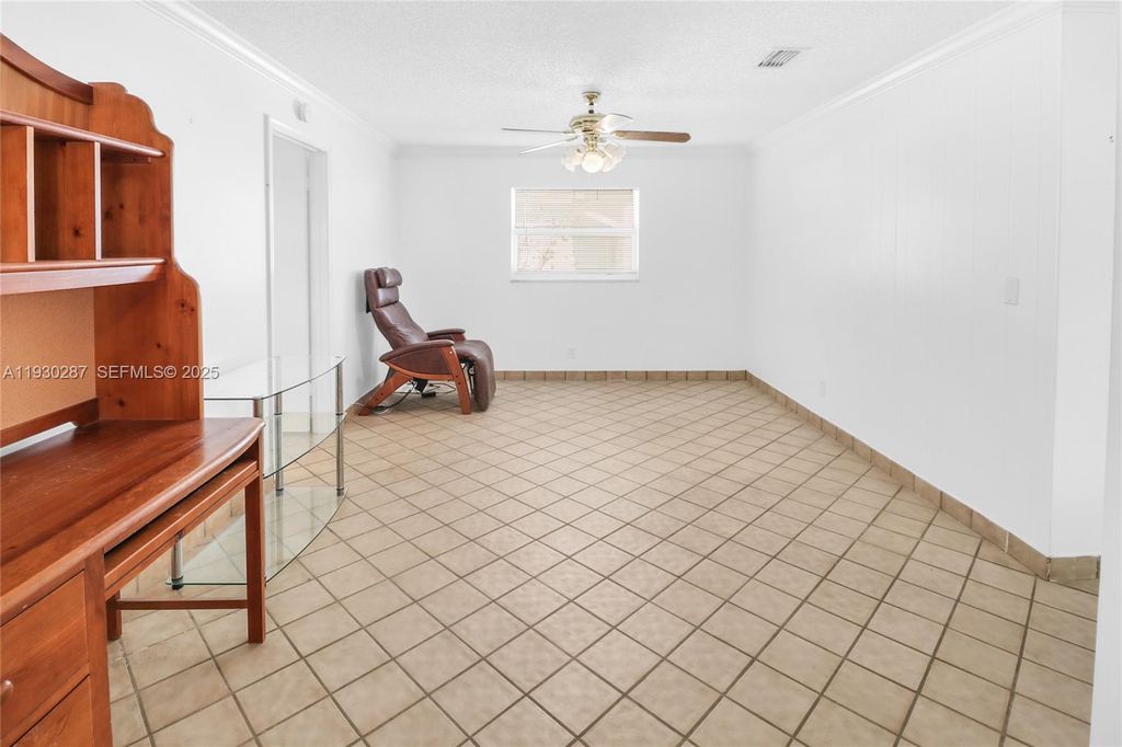 Image 8 of property listing at 1331 Campanelli Dr, Plantation, FL 33322