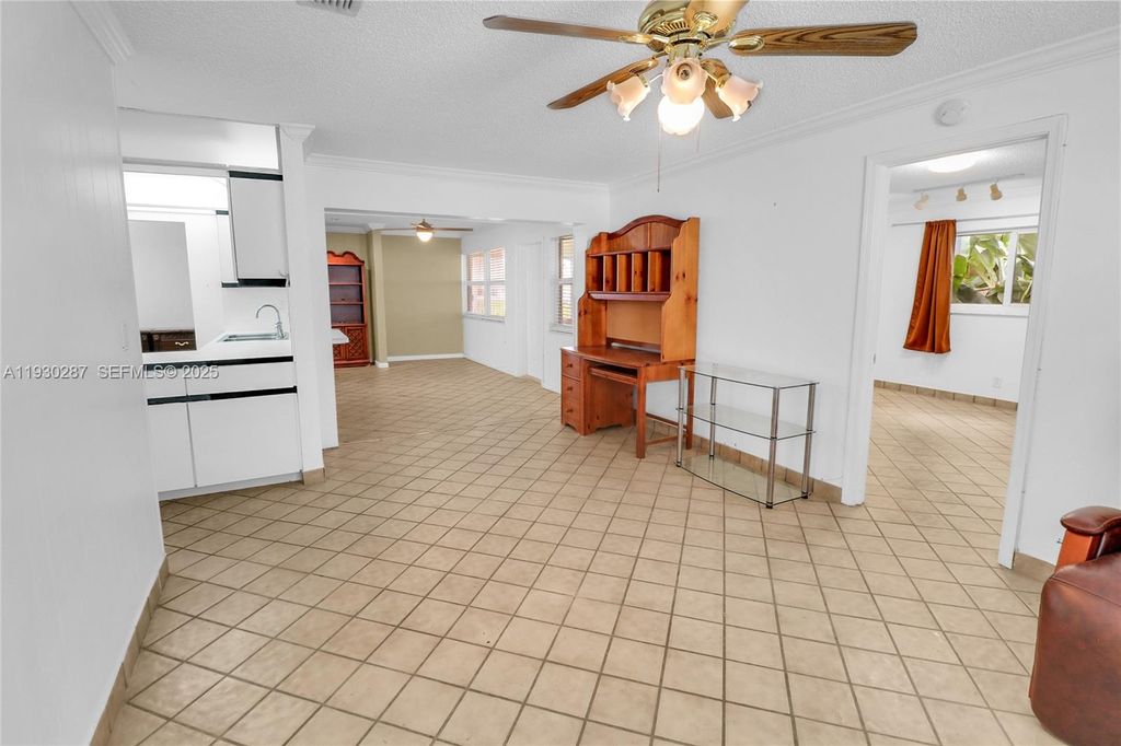 Image 9 of property listing at 1331 Campanelli Dr, Plantation, FL 33322