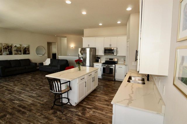 2635 S Claremont Drive, Beloit, WI 53511