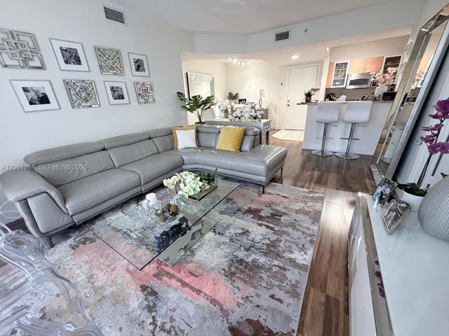 18800 NE 29th Avenue 323, Aventura, FL 33180