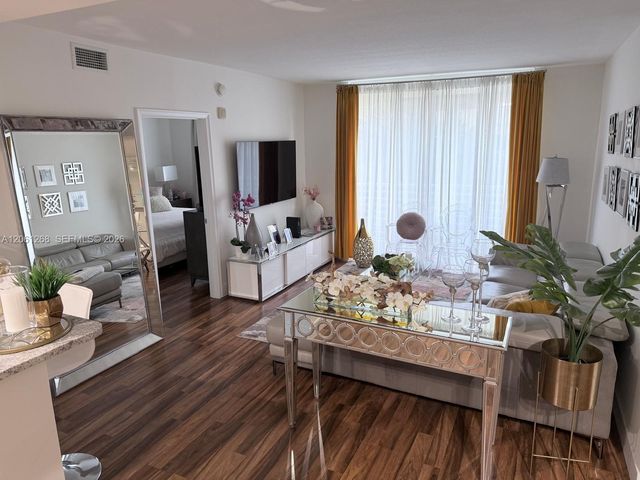 18800 NE 29th Avenue 323, Aventura, FL 33180