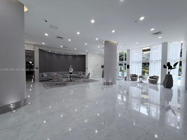 18800 NE 29th Avenue 323, Aventura, FL 33180