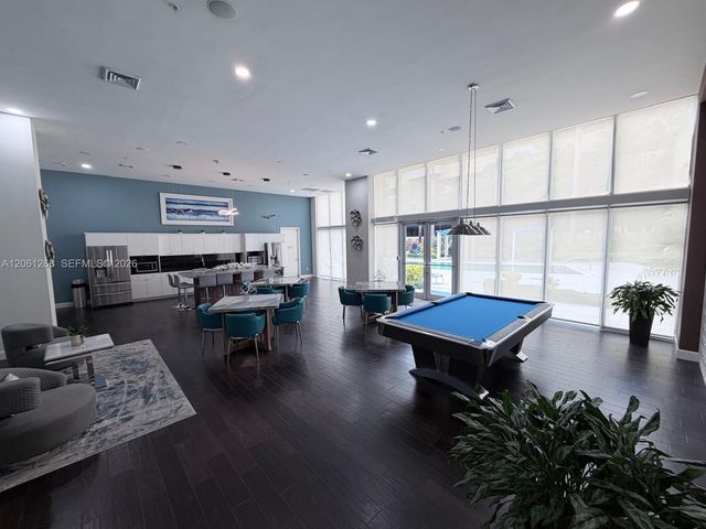 18800 NE 29th Avenue 323, Aventura, FL 33180