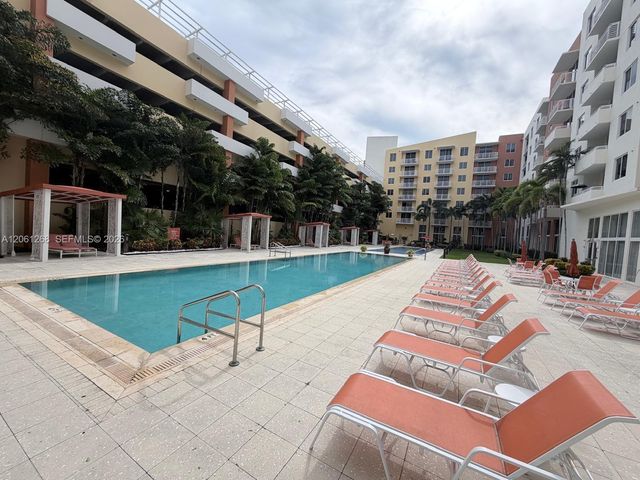 18800 NE 29th Avenue 323, Aventura, FL 33180