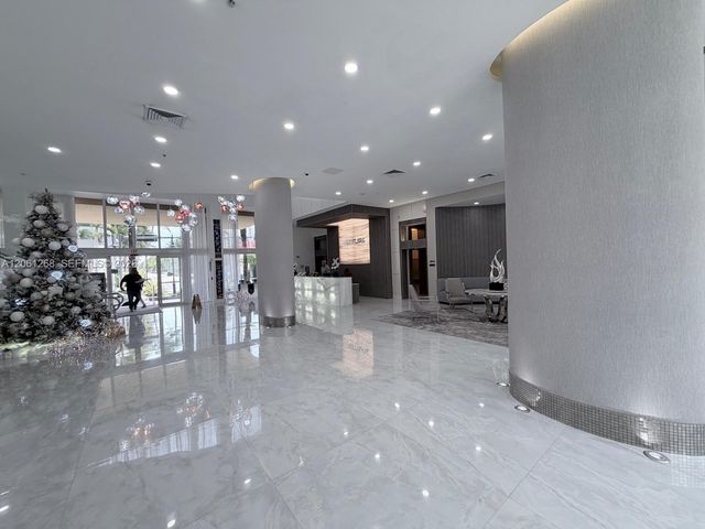 18800 NE 29th Avenue 323, Aventura, FL 33180