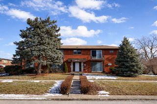 7915 S 84th Avenue 4, Justice, IL 60458