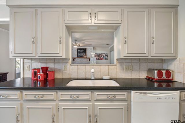 1511 Yosemite, Tyler, TX 75703