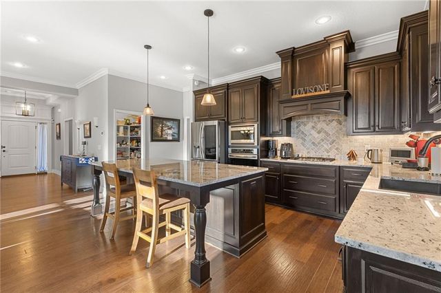 3901 SW Odell Drive, Lee's Summit, MO 64082