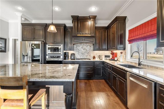 3901 SW Odell Drive, Lee's Summit, MO 64082