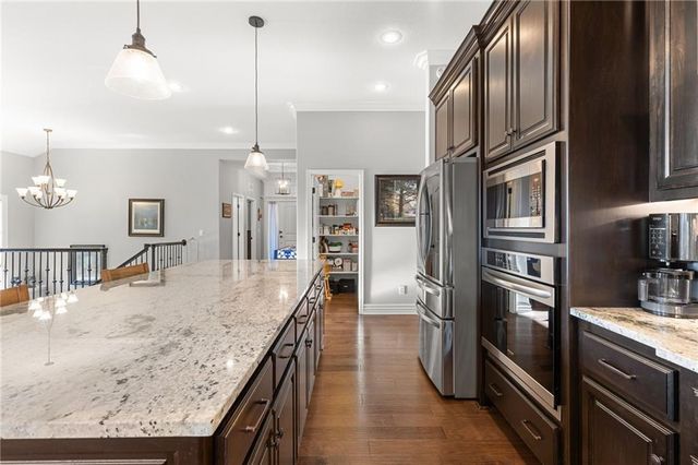 3901 SW Odell Drive, Lee's Summit, MO 64082