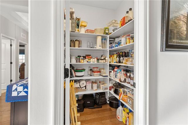 3901 SW Odell Drive, Lee's Summit, MO 64082