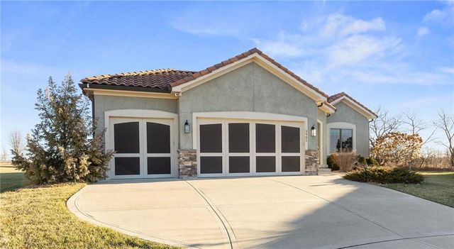 3901 SW Odell Drive, Lee's Summit, MO 64082