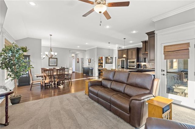 3901 SW Odell Drive, Lee's Summit, MO 64082