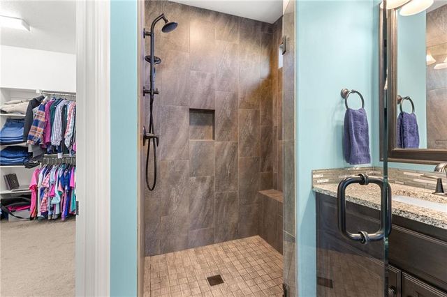 3901 SW Odell Drive, Lee's Summit, MO 64082