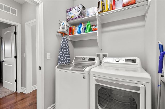 3901 SW Odell Drive, Lee's Summit, MO 64082