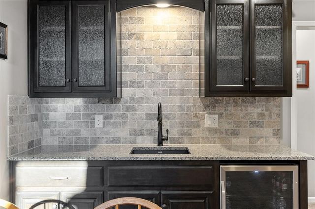 3901 SW Odell Drive, Lee's Summit, MO 64082