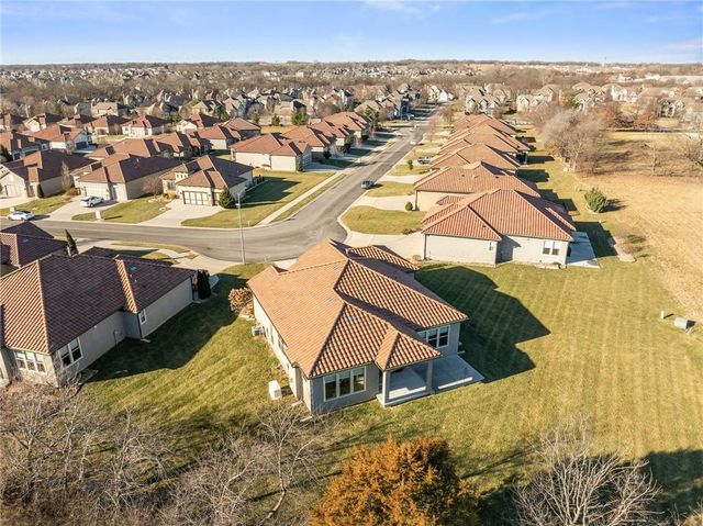 3901 SW Odell Drive, Lee's Summit, MO 64082