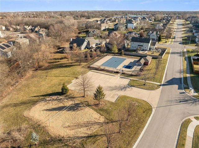 3901 SW Odell Drive, Lee's Summit, MO 64082