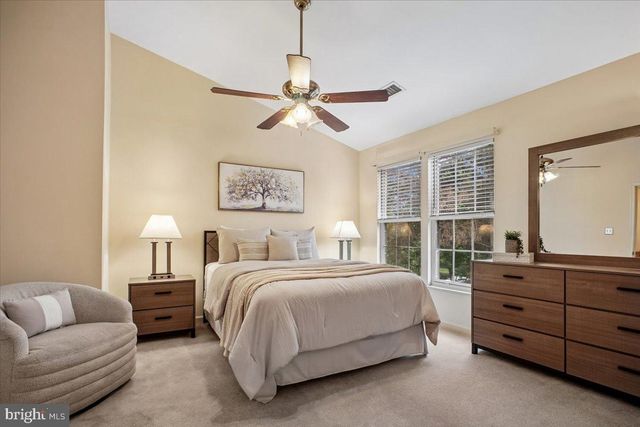 7496 GADSBY SQ, Alexandria, VA 22315