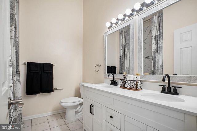 7496 GADSBY SQ, Alexandria, VA 22315