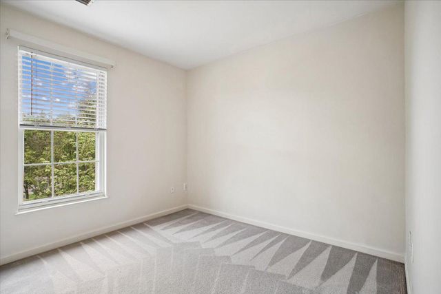 7496 GADSBY SQ, Alexandria, VA 22315