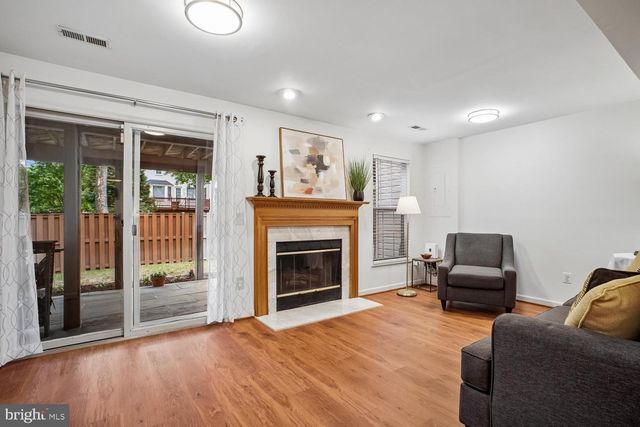 7496 GADSBY SQ, Alexandria, VA 22315