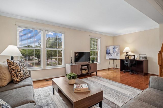7496 GADSBY SQ, Alexandria, VA 22315