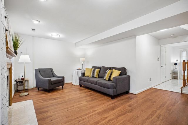 7496 GADSBY SQ, Alexandria, VA 22315