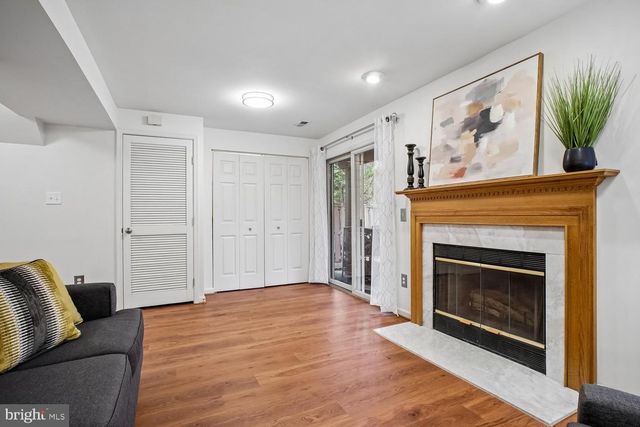 7496 GADSBY SQ, Alexandria, VA 22315