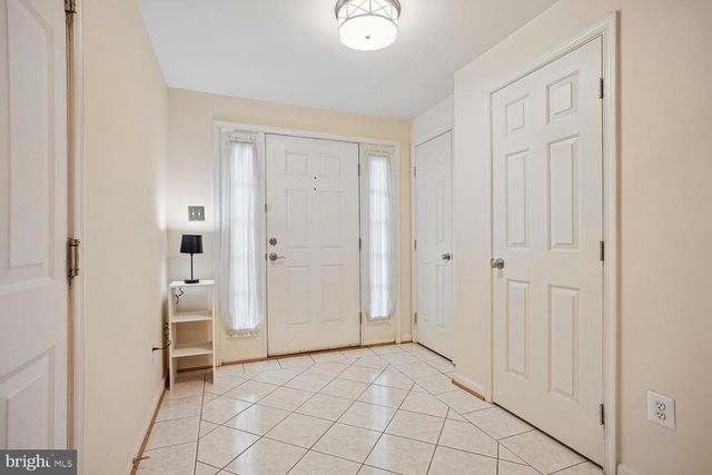 7496 GADSBY SQ, Alexandria, VA 22315