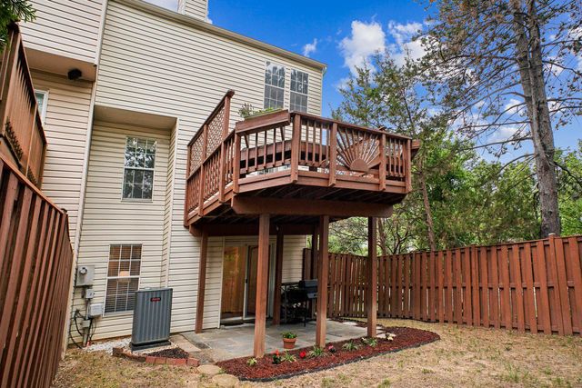 7496 GADSBY SQ, Alexandria, VA 22315