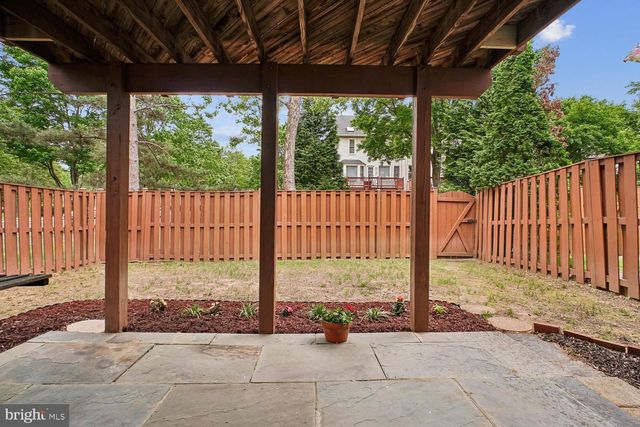 7496 GADSBY SQ, Alexandria, VA 22315