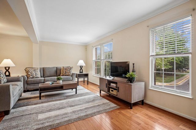 7496 GADSBY SQ, Alexandria, VA 22315