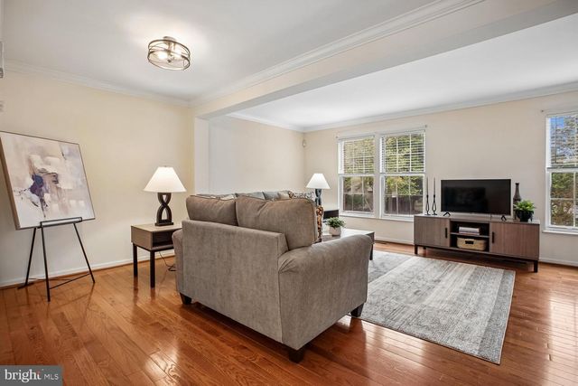 7496 GADSBY SQ, Alexandria, VA 22315