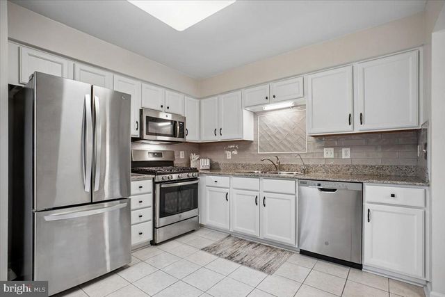 7496 GADSBY SQ, Alexandria, VA 22315