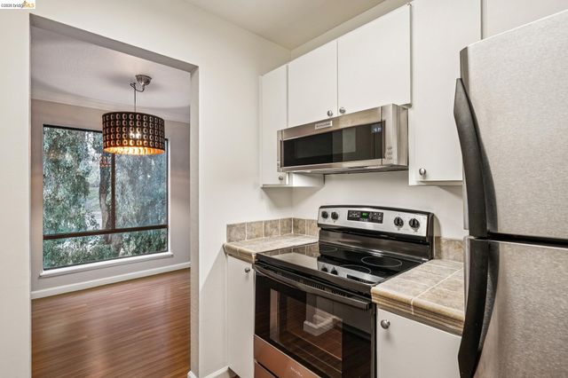 300 N Civic Dr 403, Walnut Creek, CA 94596