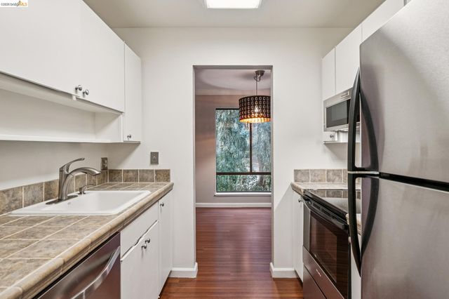 300 N Civic Dr 403, Walnut Creek, CA 94596