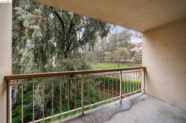 300 N Civic Dr 403, Walnut Creek, CA 94596