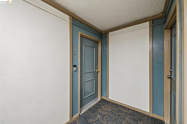 300 N Civic Dr 403, Walnut Creek, CA 94596