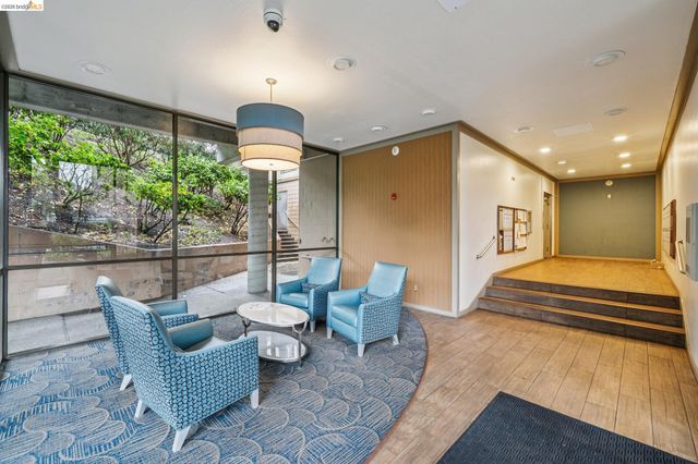 300 N Civic Dr 403, Walnut Creek, CA 94596