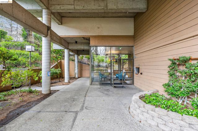 300 N Civic Dr 403, Walnut Creek, CA 94596