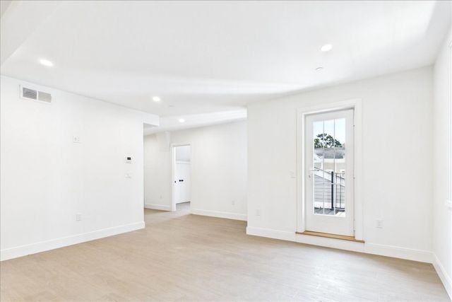 305 Chestnut Ave 5, Boston, MA 02130