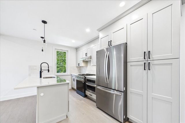 305 Chestnut Ave 5, Boston, MA 02130