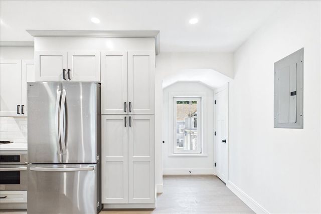 305 Chestnut Ave 5, Boston, MA 02130