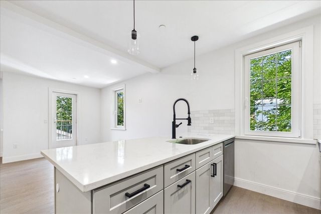 305 Chestnut Ave 5, Boston, MA 02130