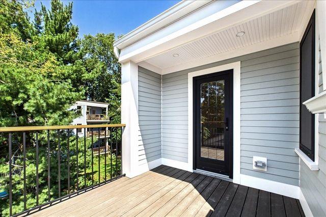 305 Chestnut Ave 5, Boston, MA 02130