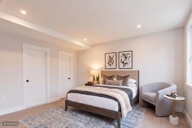 305 Chestnut Ave 5, Boston, MA 02130