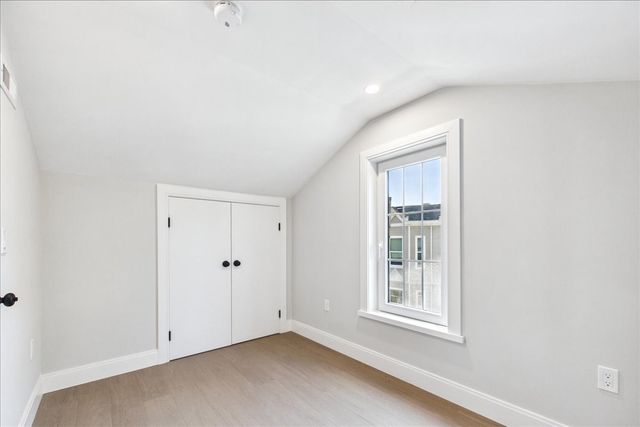305 Chestnut Ave 5, Boston, MA 02130