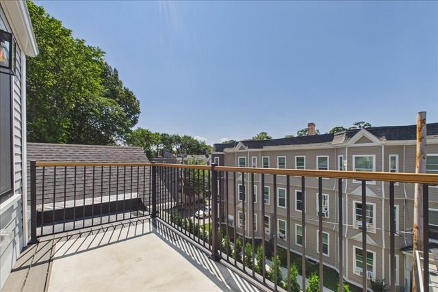 305 Chestnut Ave 5, Boston, MA 02130